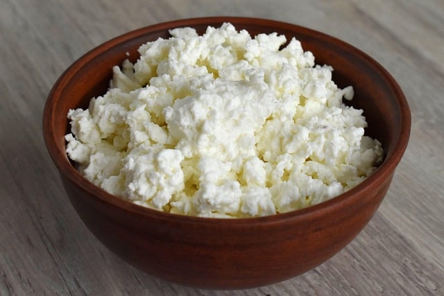 cottage cheese in brown bowl
